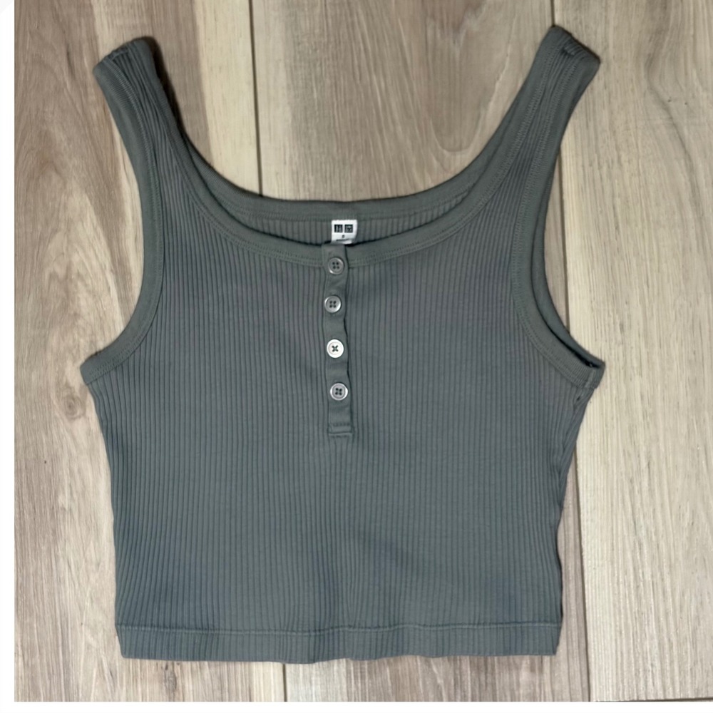 Uniqlo Ribbed Henley Tank Top Sage Green Button Crop Sleeveless 241-449492 Small
